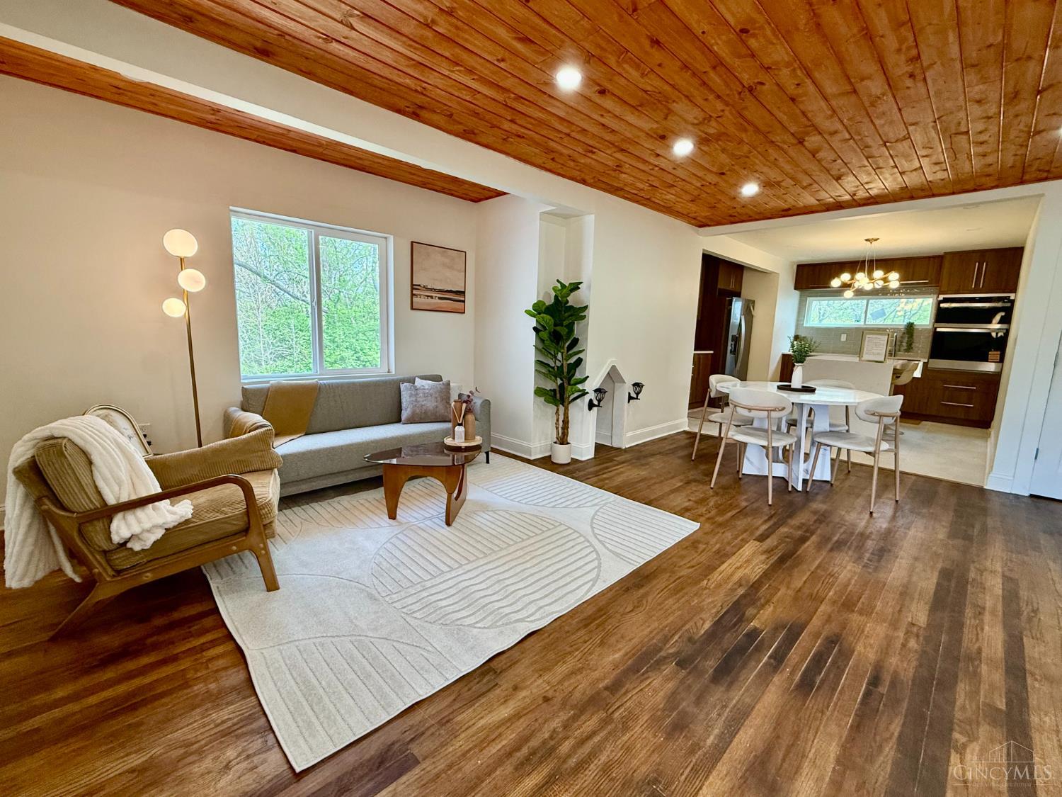 1038 Davis Road Hamilton, OH 45013 - Photo 4 of 42