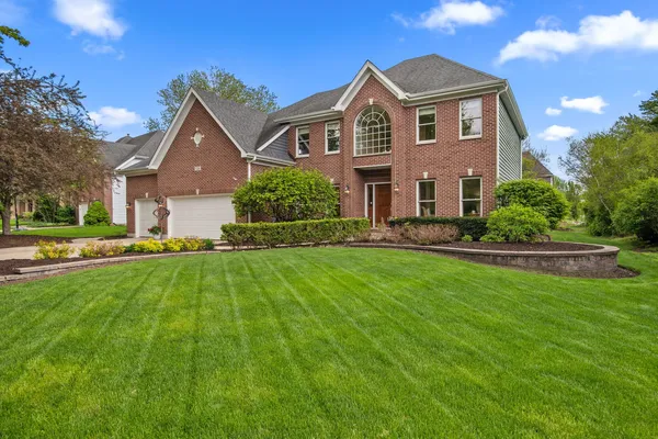 $800,000 | 526 Ridgelawn Trail, Batavia, IL 60510