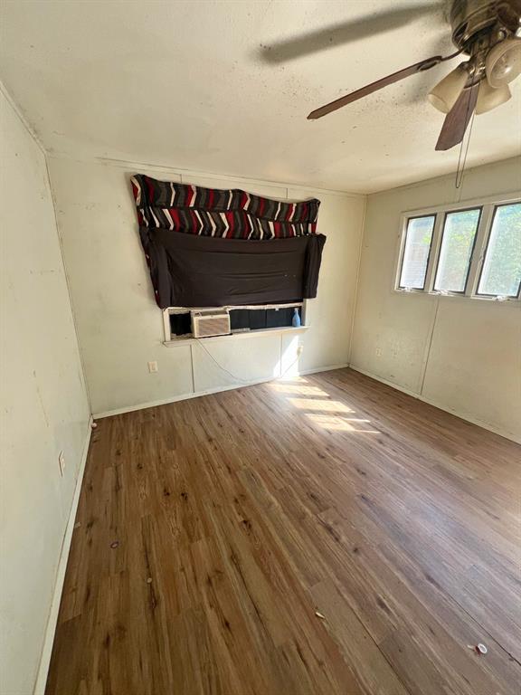 728 Ritchey Street Gainesville, TX 76240 - Photo 7 of 37