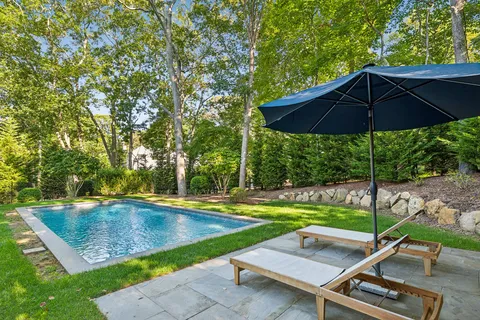$2,995,000 | 2 Settlers Landing Lane, East Hampton, NY 11937
