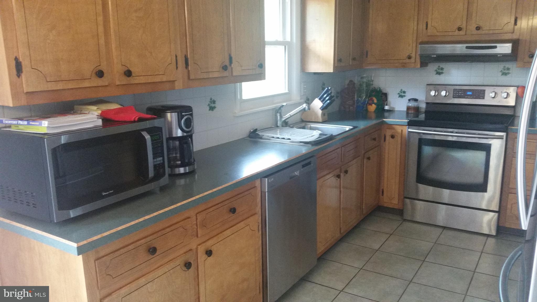 327 Greendale Road York, PA 17403 - Photo 8 of 33