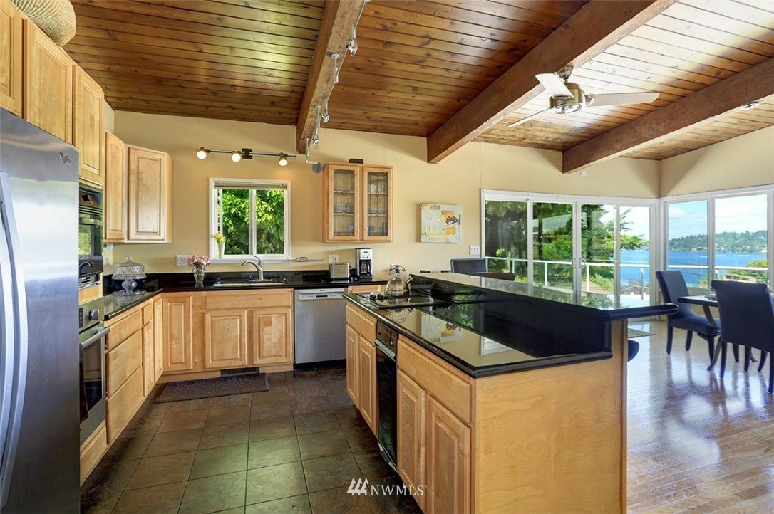 6937 South Rustic Road Seattle, WA 98178 - Photo 3 of 25