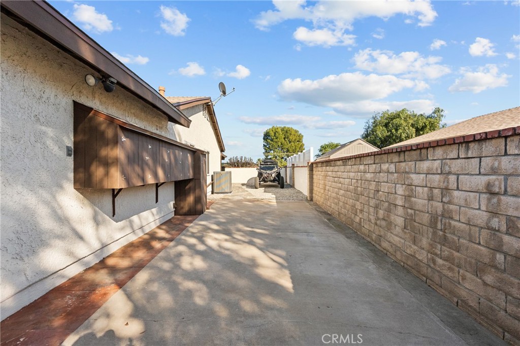 31436 Arrow Point Drive Castaic, CA 91384 - Photo 71 of 76 Side yard with lots of space for RV's.