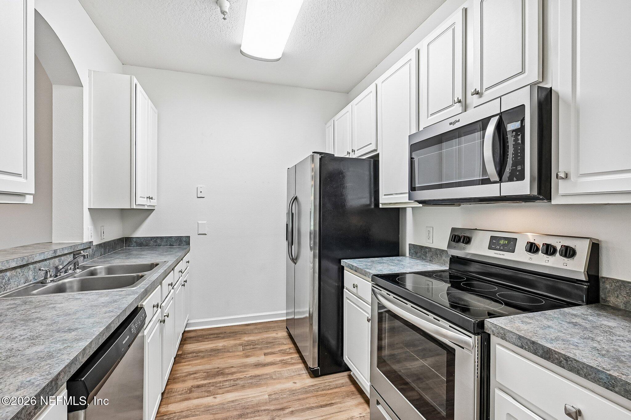 10550 Baymeadows Road, Unit 303 Jacksonville, FL 32256 - Photo 12 of 41 Kitchen - Stainless Steel Appliances