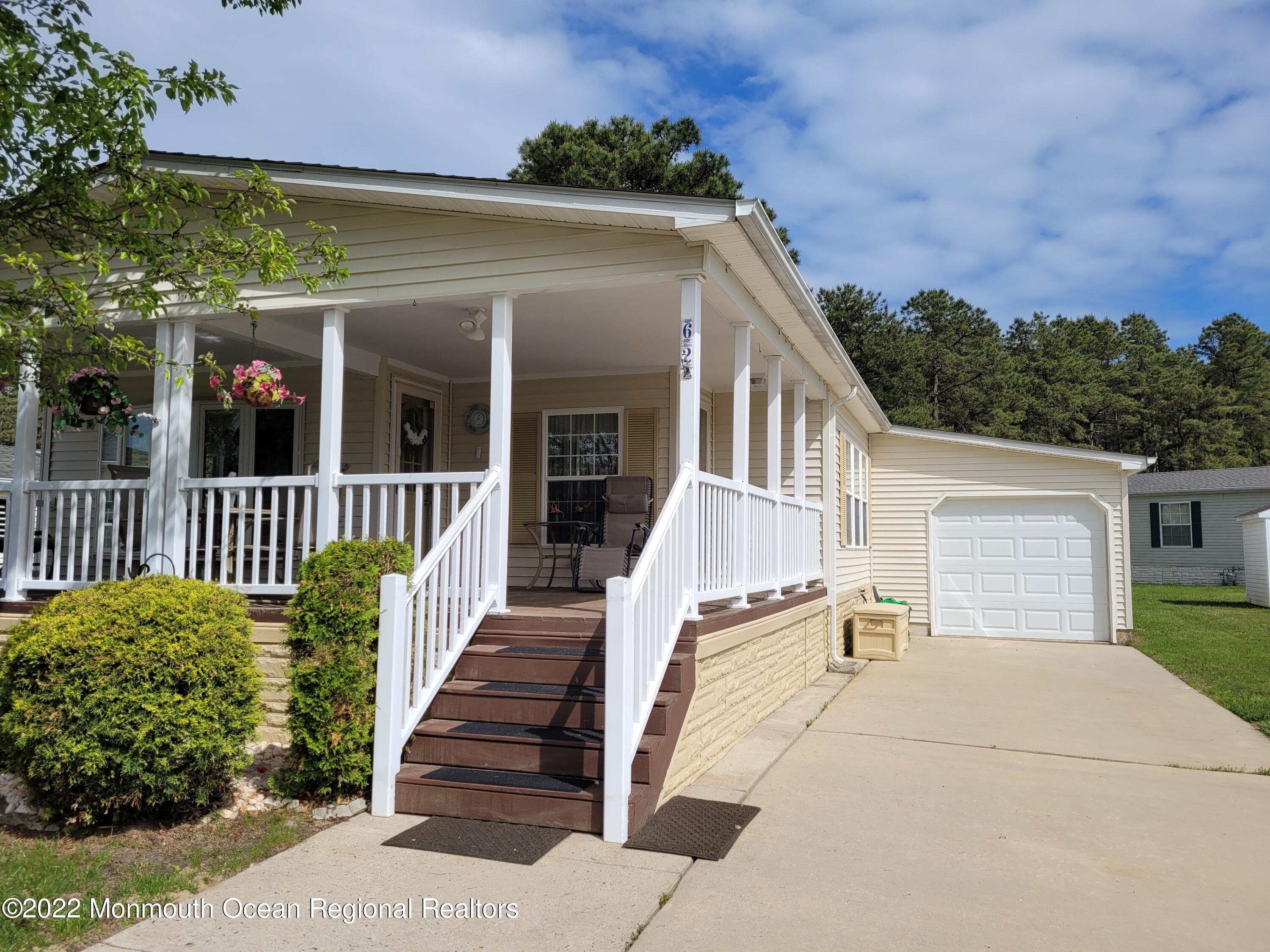 62 Pine Ridge Boulevard Whiting, NJ 08759 - Photo 3 of 16 20220524_154823