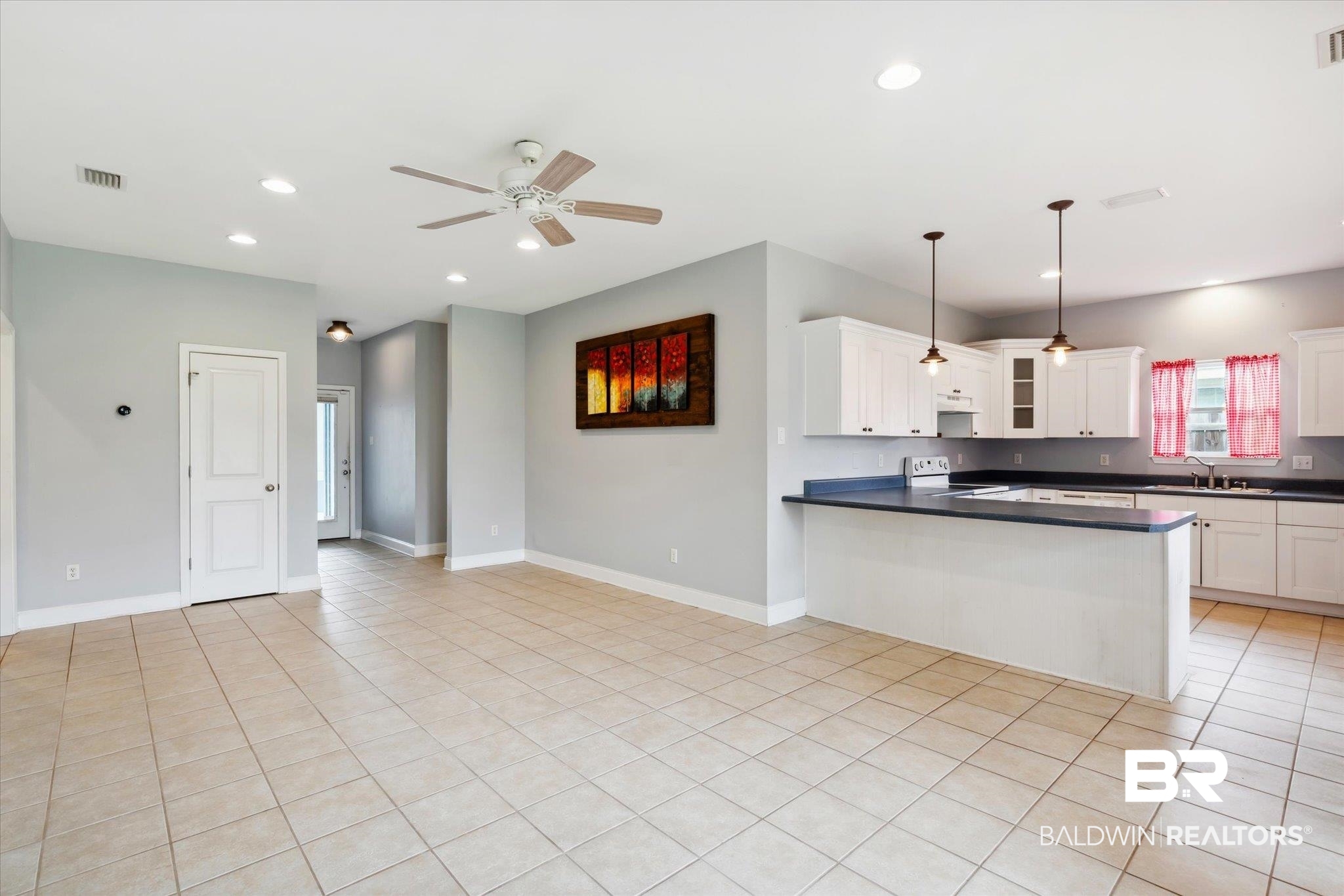 17297 Tallasee Boulevard Foley, AL 36535 - Photo 5 of 24 Living Room
