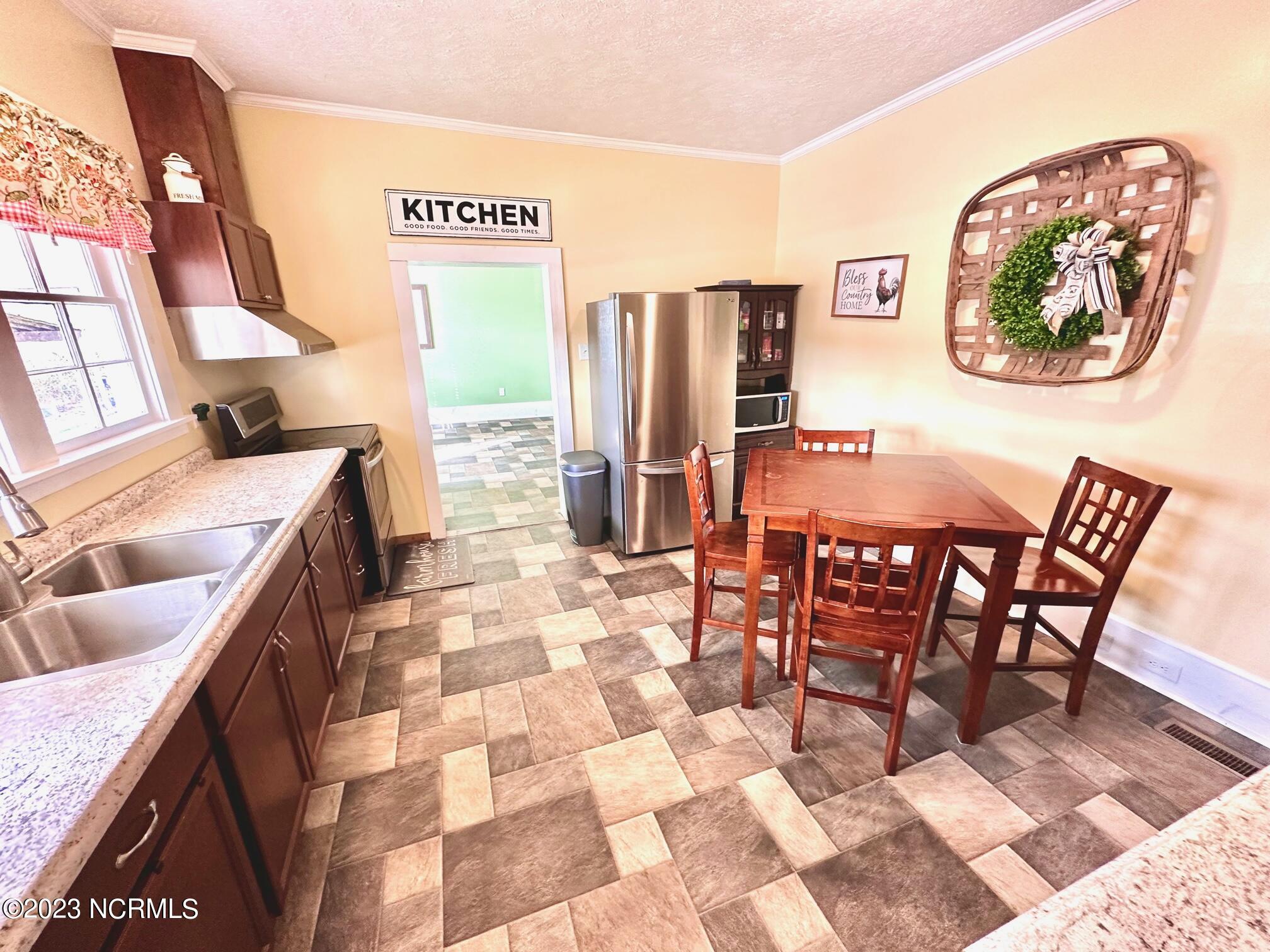 208 Dolph Lewis Road Chadbourn, NC 28431 - Photo 15 of 50 Eat In