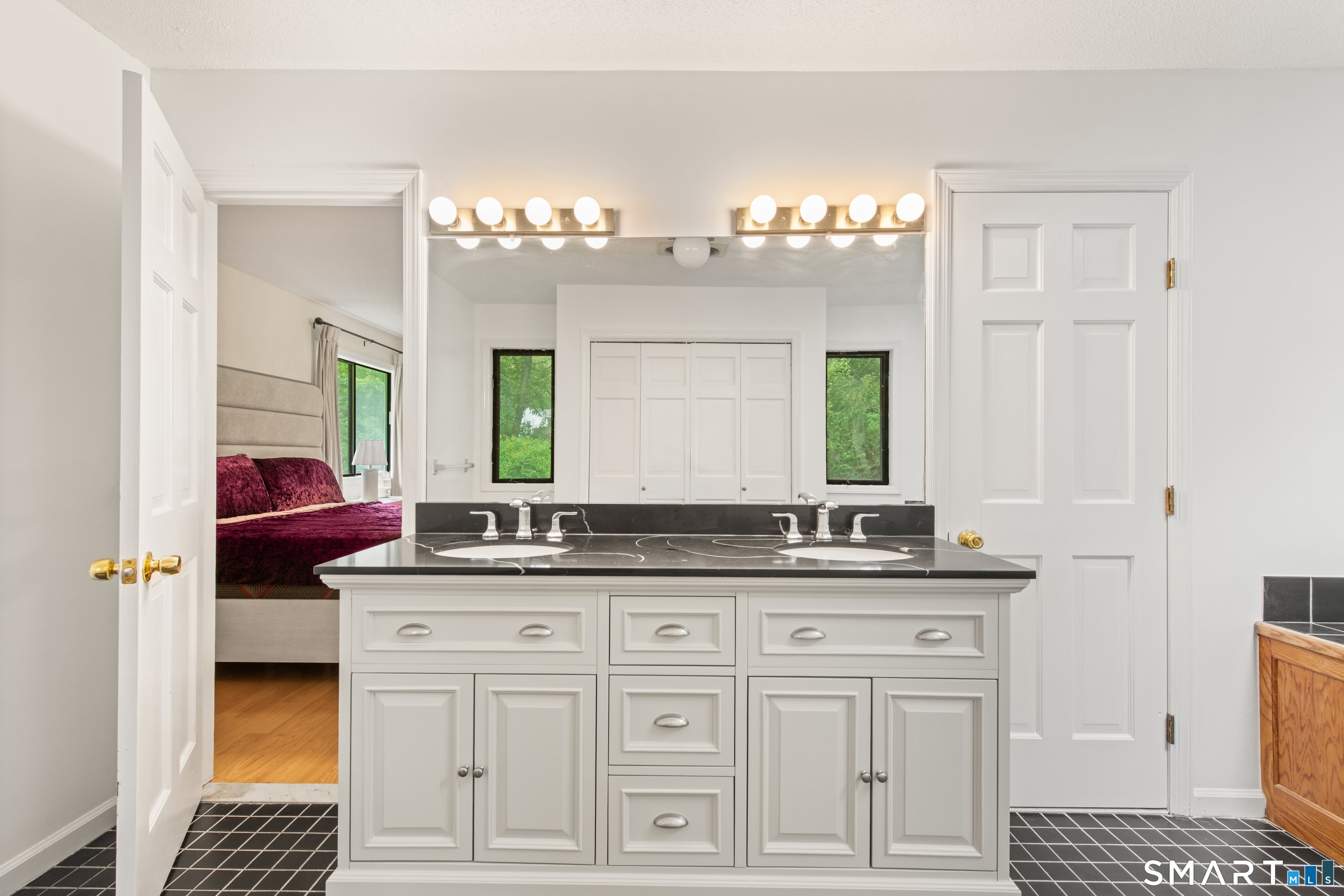 223 Sterling Road Trumbull, CT 06611 - Photo 18 of 40 Gallery Image 18
