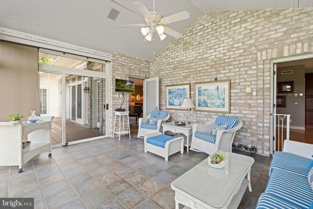 $1,295,000 | 77 Lionheart Terrace, Falling Waters, WV 25419