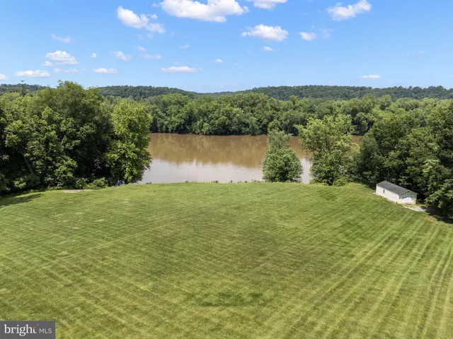 $1,295,000 | 77 Lionheart Terrace, Falling Waters, WV 25419