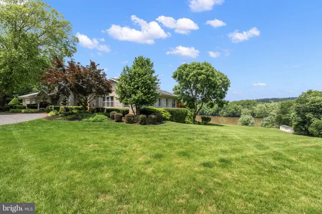 $1,295,000 | 77 Lionheart Terrace, Falling Waters, WV 25419