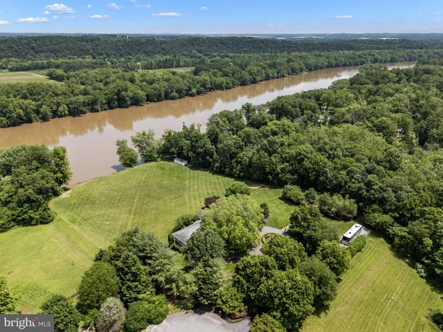 $1,295,000 | 77 Lionheart Terrace, Falling Waters, WV 25419