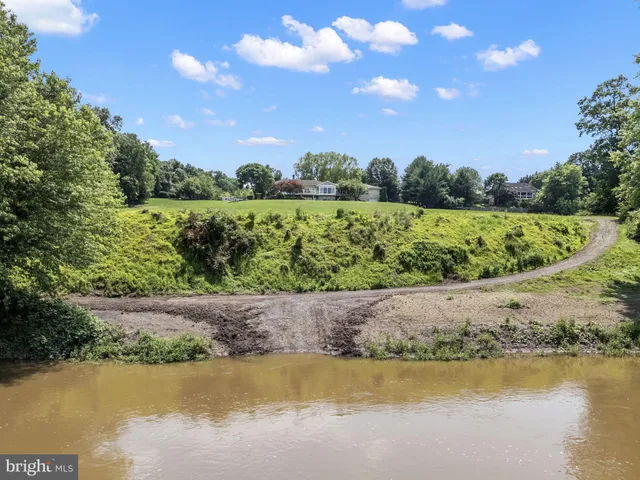 $1,295,000 | 77 Lionheart Terrace, Falling Waters, WV 25419