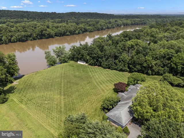 $1,295,000 | 77 Lionheart Terrace, Falling Waters, WV 25419
