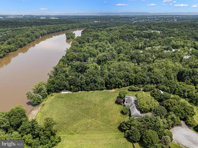 $1,295,000 | 77 Lionheart Terrace, Falling Waters, WV 25419