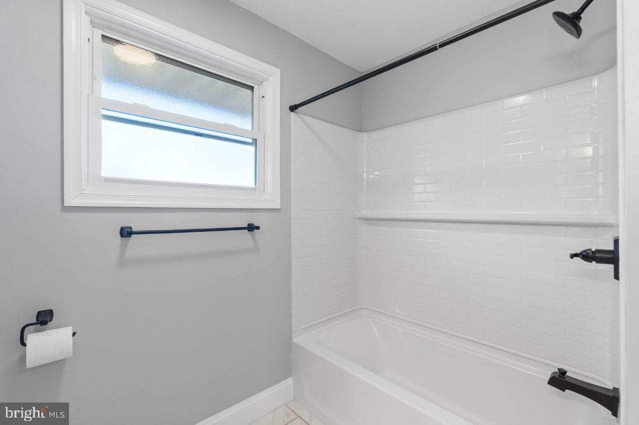354 Berry Street Orange, VA 22960 - Photo 21 of 31 a bathroom with a bathtub