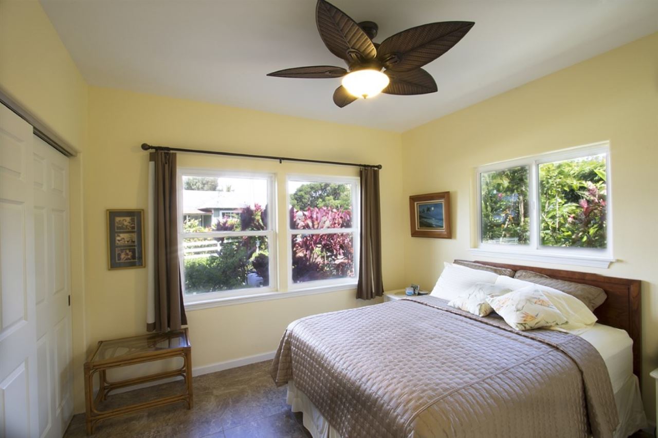 81 North Holokai Road Haiku, HI 96708 - Photo 16 of 30 a bedroom with a large bed and a large window
