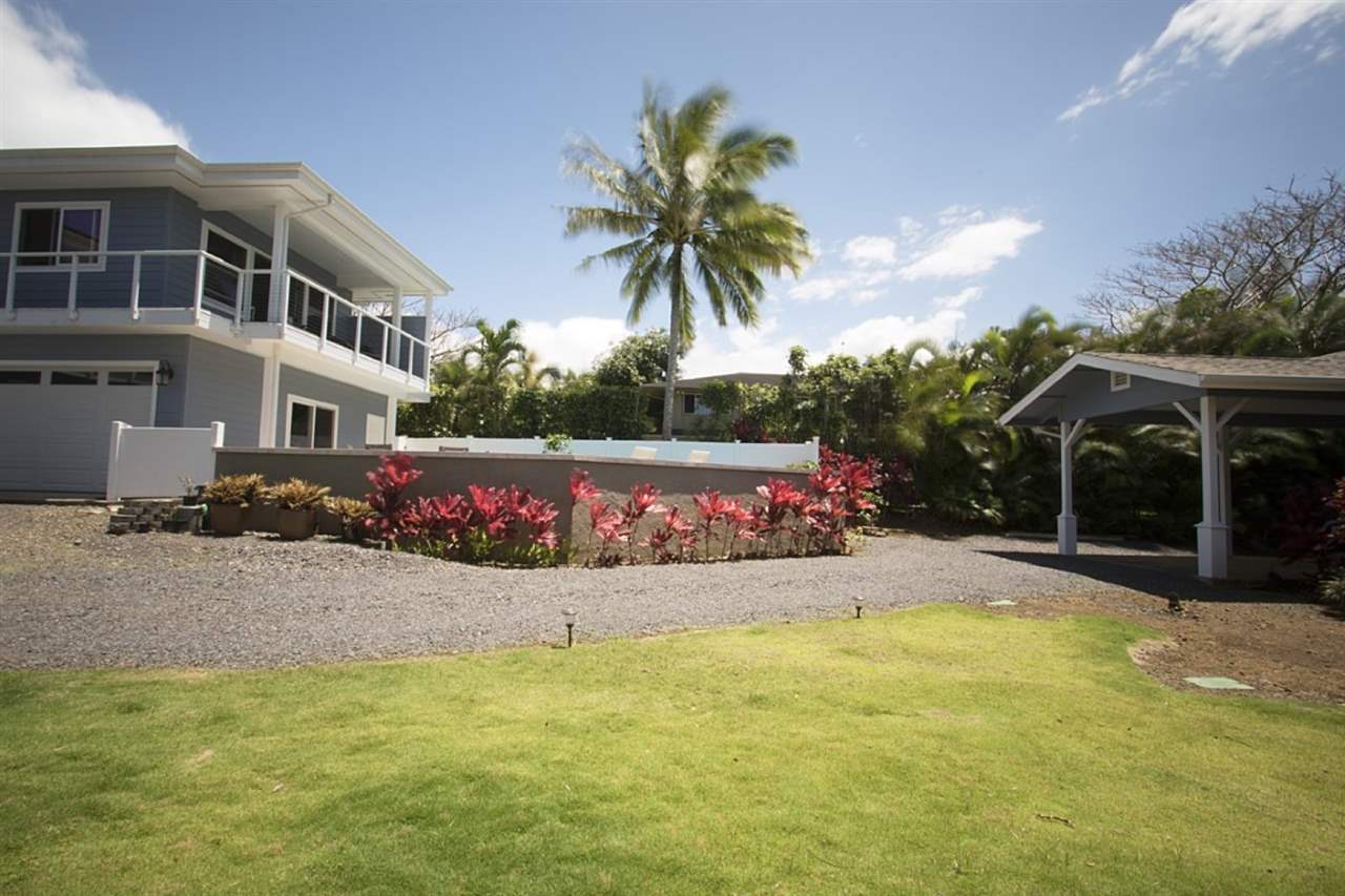 81 North Holokai Road Haiku, HI 96708 - Photo 22 of 30 a street sign on the side of building