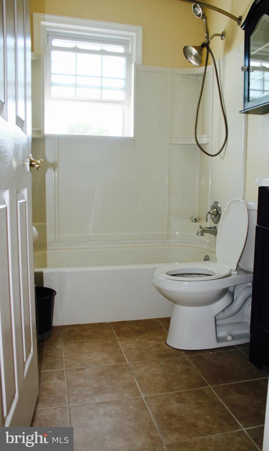 8247 Del Haven Road Baltimore, MD 21222 - Photo 14 of 20 Bath