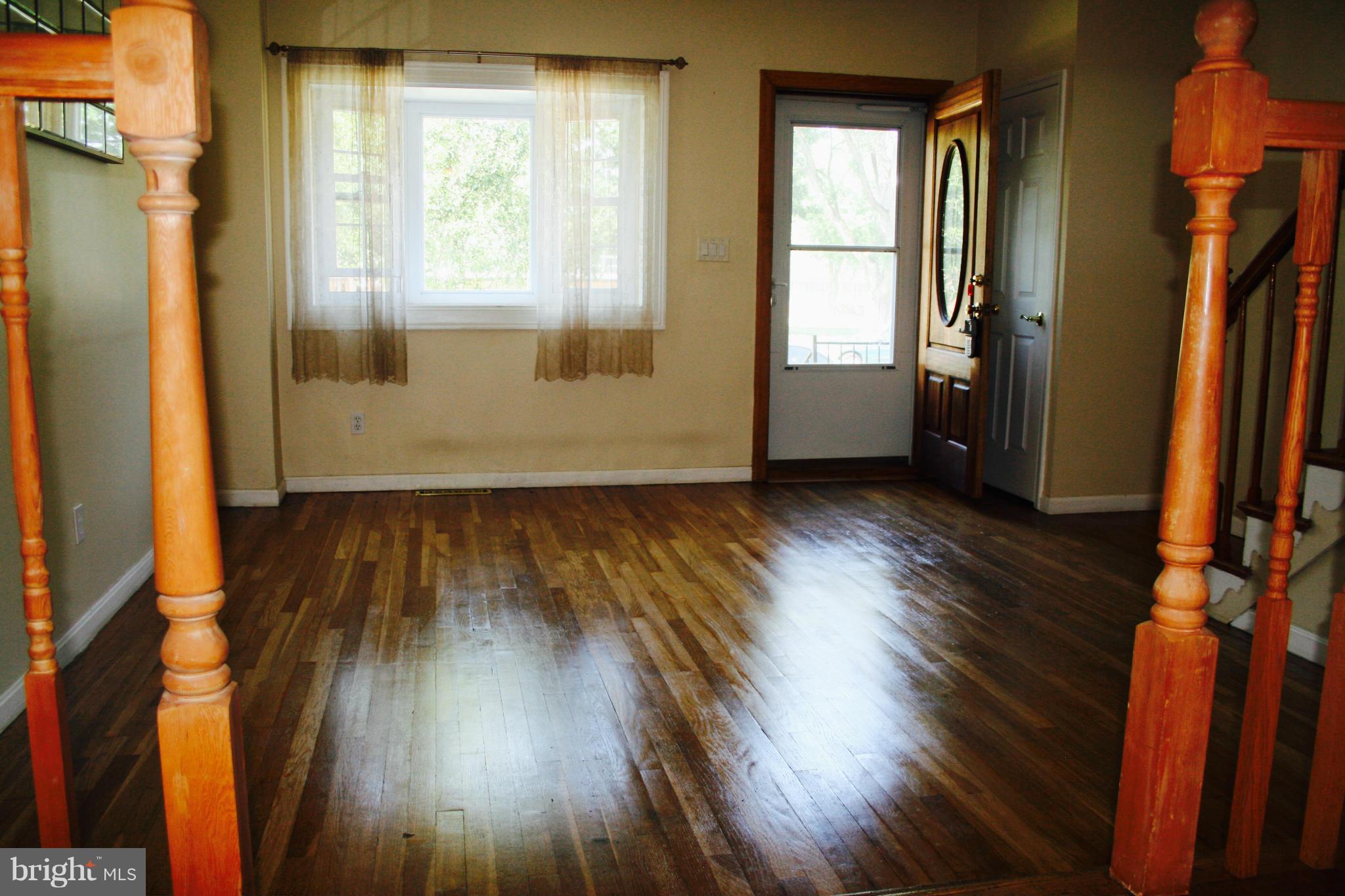 8247 Del Haven Road Baltimore, MD 21222 - Photo 3 of 20 Living Room