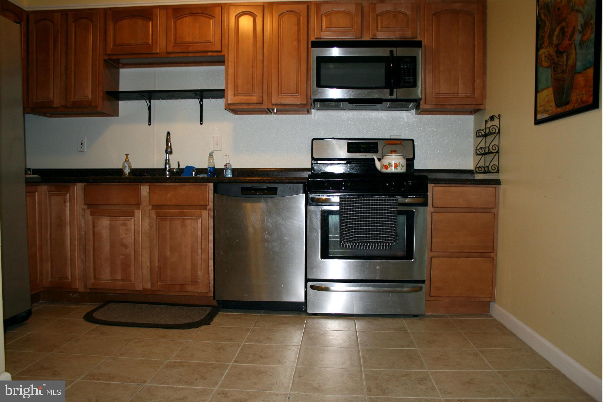 8247 Del Haven Road Baltimore, MD 21222 - Photo 8 of 20 Kitchen