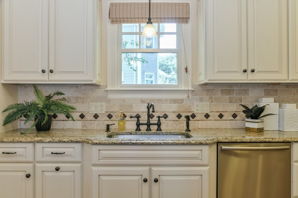 40 Rochester Road Newton, MA 02458 - Photo 10 of 29