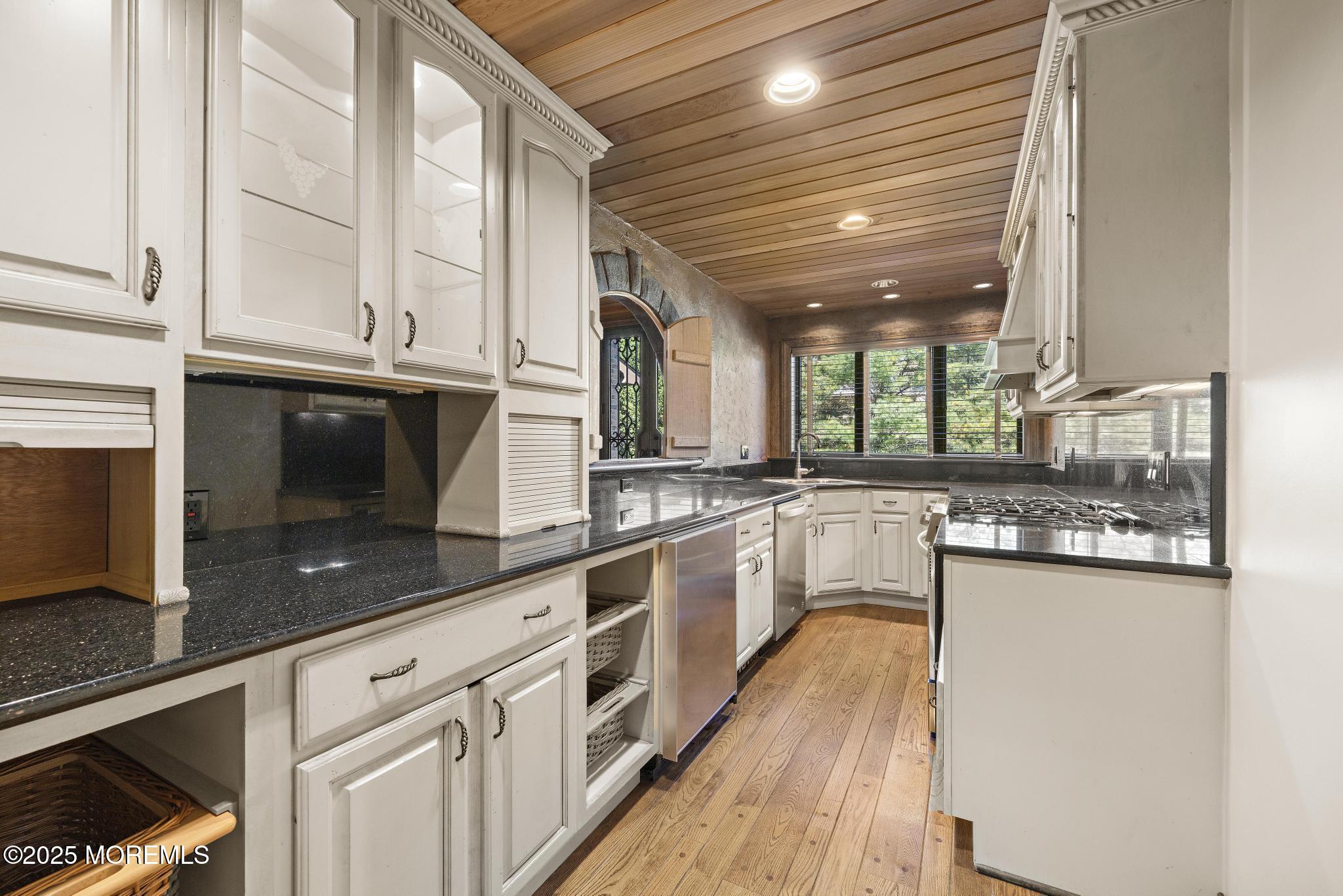 233 Conover Lane Red Bank, NJ 07701 - Photo 21 of 68 233 Conover Ln (36)