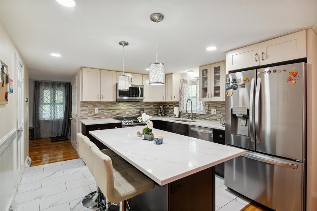 72 Old Farm Road Mansfield, MA 02048 - Photo 12 of 39 Gallery Image 12