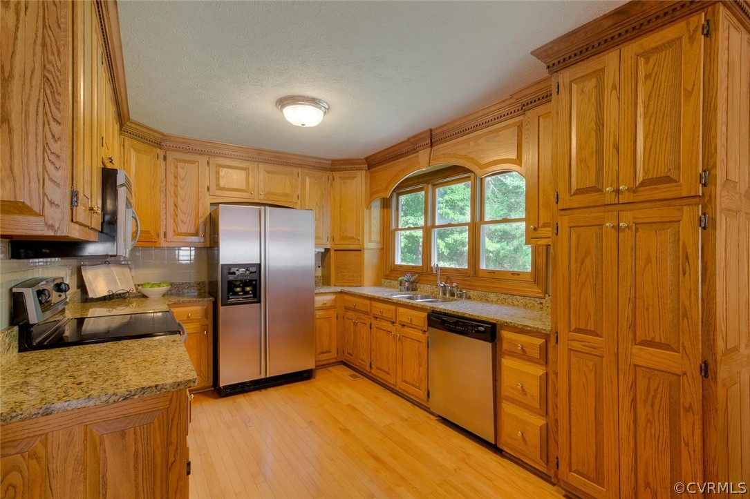 9211 Cattail Road Chesterfield, VA 23838 - Photo 6 of 37 a kitchen with stainless steel appliances granite countertop a refrigerator a stove and a sink