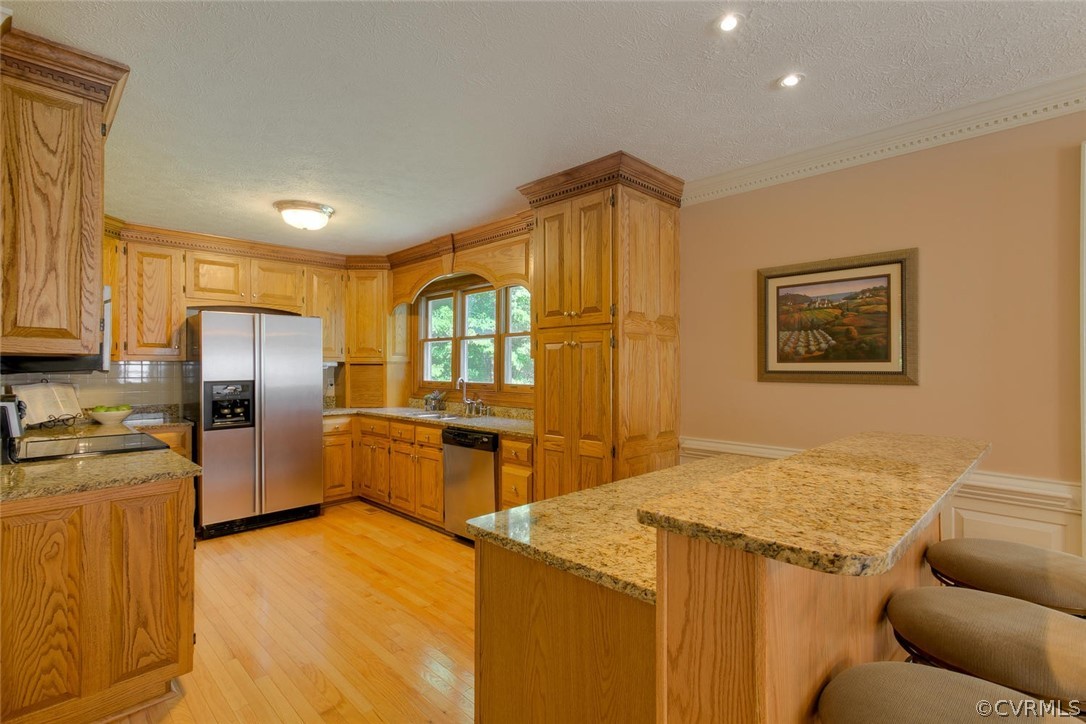 9211 Cattail Road Chesterfield, VA 23838 - Photo 8 of 37 a kitchen with a refrigerator and a stove top oven
