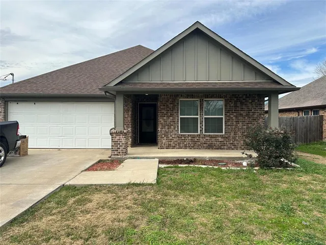 $292,000 | 412 South Park Street, Terrell, TX 75160