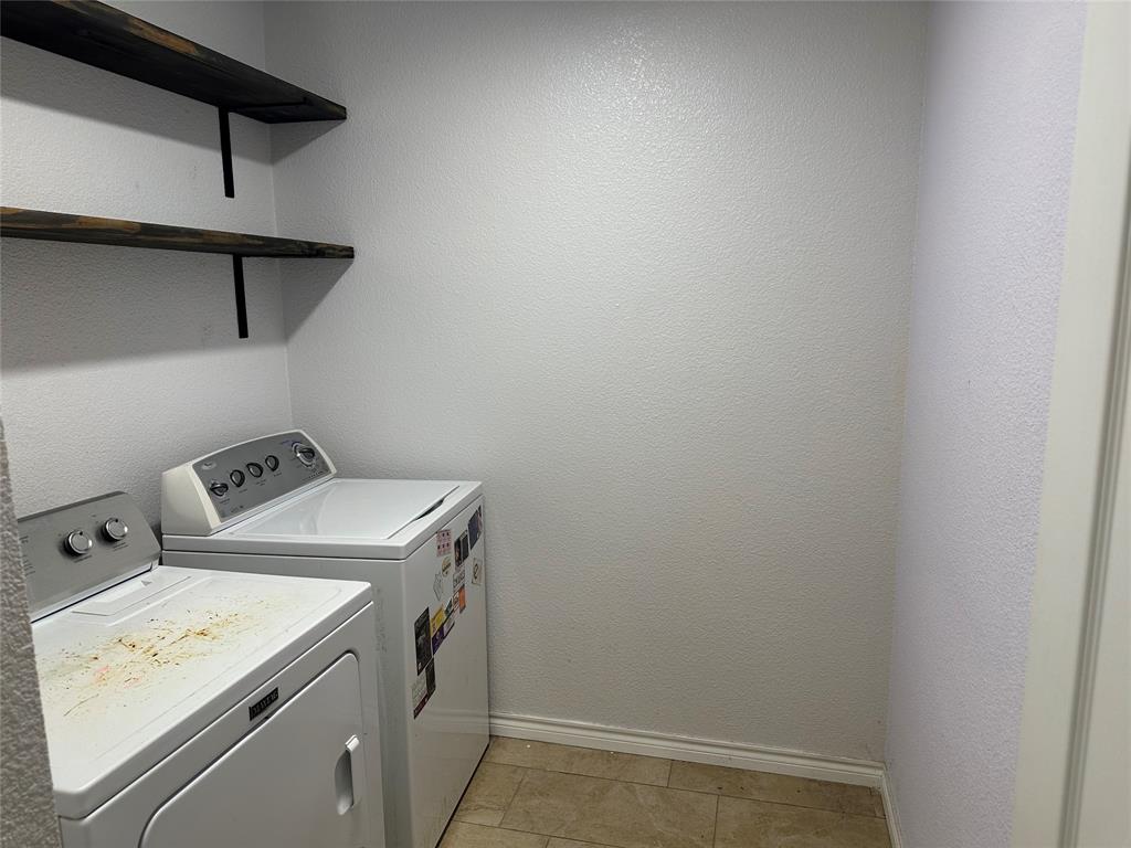 412 South Park Street Terrell, TX 75160 - Photo 12 of 15 a utility room with dryer and washer