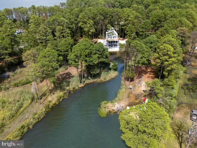 a view of a lake with houses in outdoor space
