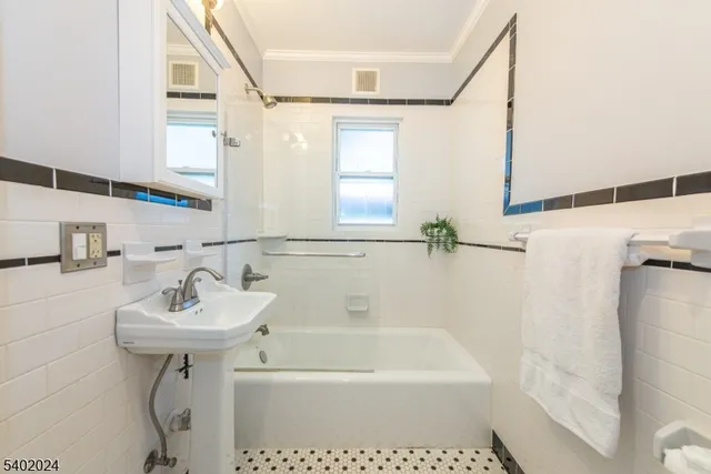 $4,500 | 77 Central Avenue, Unit 1, Montclair, NJ 07042