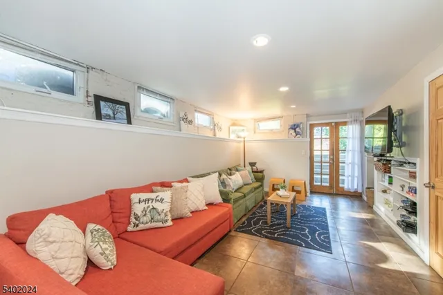 $4,500 | 77 Central Avenue, Unit 1, Montclair, NJ 07042