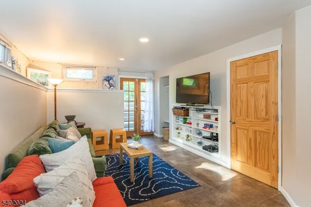 $4,500 | 77 Central Avenue, Unit 1, Montclair, NJ 07042