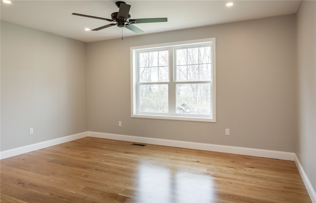 35 Glendale Road Tiverton, RI 02878 - Photo 21 of 47 First Floor