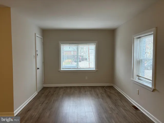 $1,300 | 1927 West River Drive, Pennsauken, NJ 08110