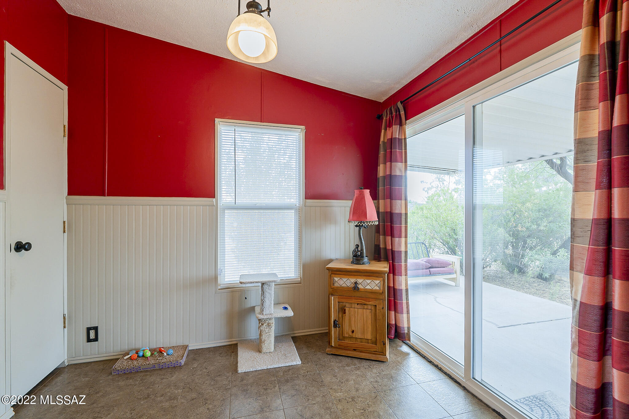 5285 North Puma Road Marana, AZ 85653 - Photo 17 of 46 a room with furniture and a potted plant