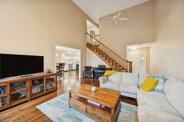 $489,900 | 11152 Indian Woods Drive, Indian Head Park, IL 60525