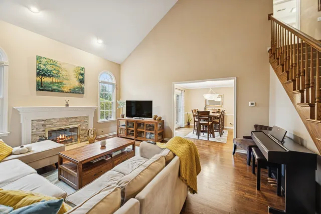 $489,900 | 11152 Indian Woods Drive, Indian Head Park, IL 60525