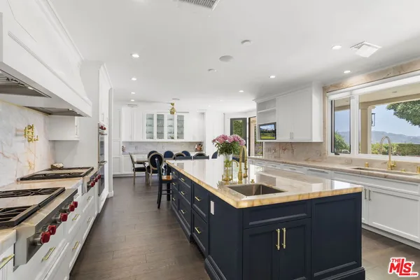 $6,950,000 | 15515 Collina Strada, Los Angeles, CA 90077