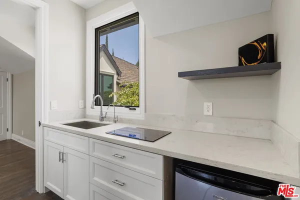 $6,950,000 | 15515 Collina Strada, Los Angeles, CA 90077