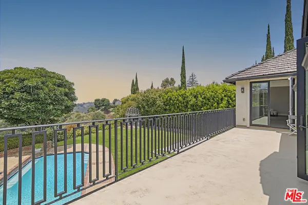 $6,950,000 | 15515 Collina Strada, Los Angeles, CA 90077