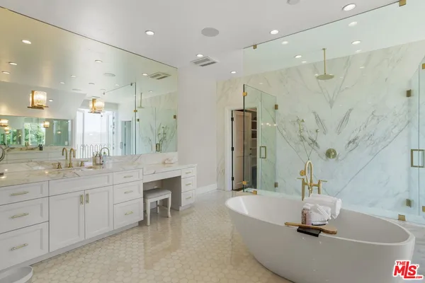 $6,950,000 | 15515 Collina Strada, Los Angeles, CA 90077