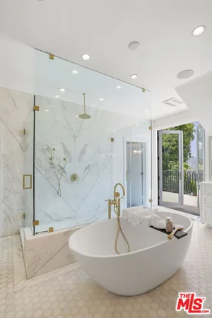$6,950,000 | 15515 Collina Strada, Los Angeles, CA 90077