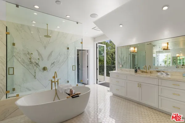 $6,950,000 | 15515 Collina Strada, Los Angeles, CA 90077