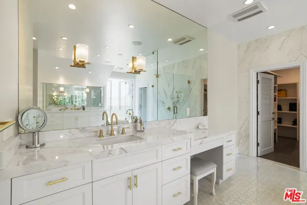 $6,950,000 | 15515 Collina Strada, Los Angeles, CA 90077