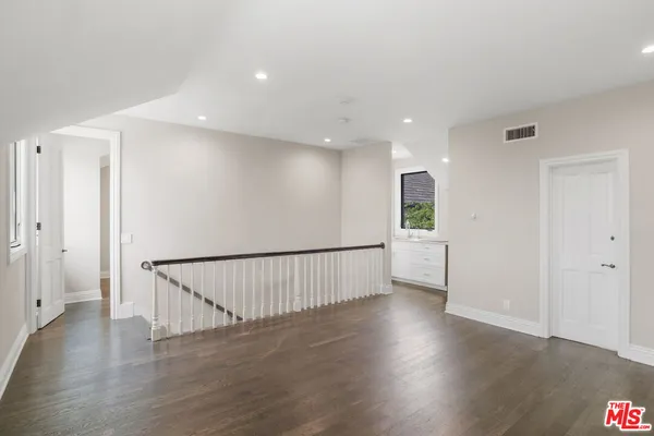 $6,950,000 | 15515 Collina Strada, Los Angeles, CA 90077