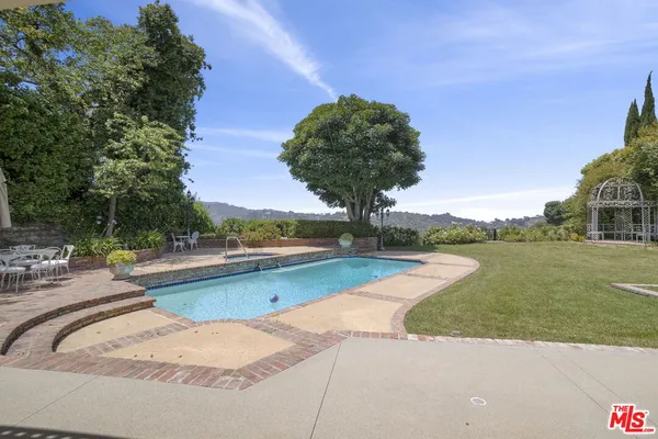 $6,950,000 | 15515 Collina Strada, Los Angeles, CA 90077